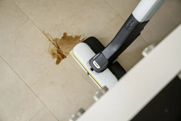 Аппарат для влажной уборки пола Karcher FC 4-4 Battery Set