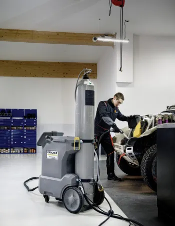 Аппарат для очистки сухим льдом со встроенным генератором сухого льда Karcher IB 10/8 L2P