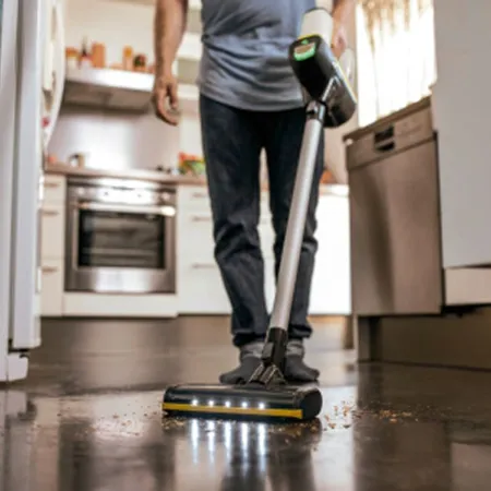 Аккумуляторный вертикальный пылесос Karcher VC 6 OurFamily