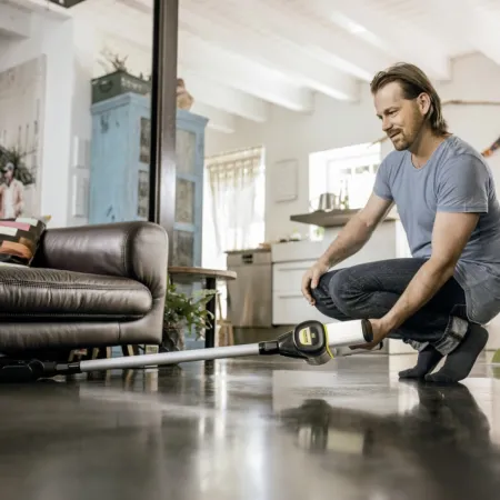 Аккумуляторный вертикальный пылесос Karcher VC 6 Cordless ourFamily Battery Plus
