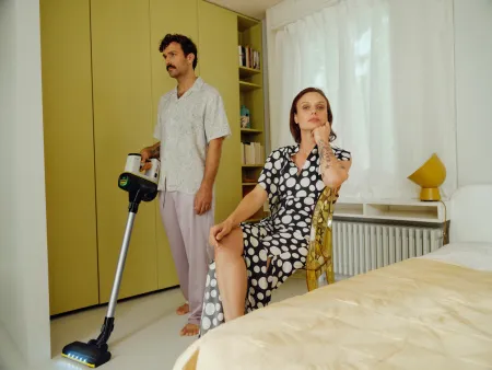 Аккумуляторный вертикальный пылесос Karcher VC 6 Cordless ourFamily Battery Plus