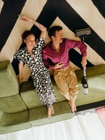 Аккумуляторный вертикальный пылесос Karcher VC 6 Cordless ourFamily Battery Plus