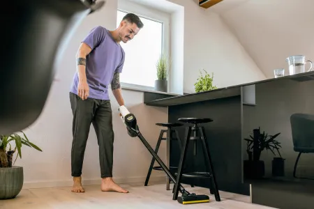 Аккумуляторный вертикальный пылесос Karcher VC 4 Cordless Premium MyHome