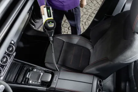Аккумуляторный вертикальный пылесос Karcher VC 7 Cordless yourMax Car