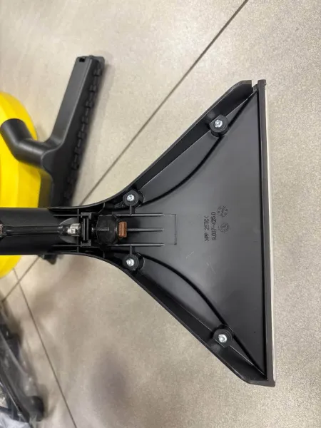 Пылесос моющий Karcher SE 4 (2 шт. в полном комплекте, небольшиие царапины, в 3 шт. остутвуют элементы комплектации)