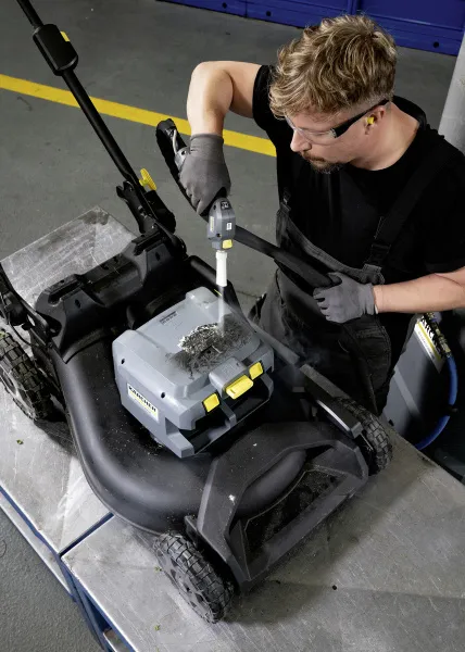 Аппарат для очистки сухим льдом со встроенным генератором сухого льда Karcher IB 10/8 L2P