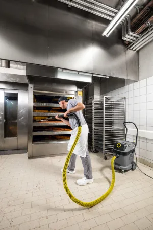 Пылесос для уборки пекарен и печей Karcher NT 40/1 Tact Bs