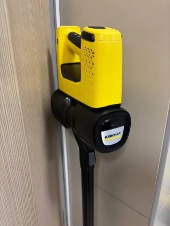 Аккумуляторный вертикальный пылесос Karcher VC 4 Cordless MyHome (б/у, нет кронштейна, ЗУ)