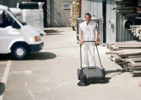 Подметальная машина Karcher KM 70/20 C