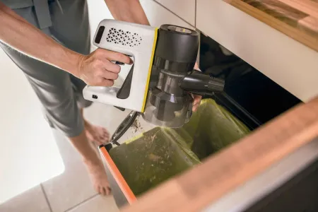 Аккумуляторный вертикальный пылесос Karcher VC 4 Cordless MyHome