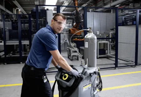 Аппарат для очистки сухим льдом со встроенным генератором сухого льда Karcher IB 10/8 L2P