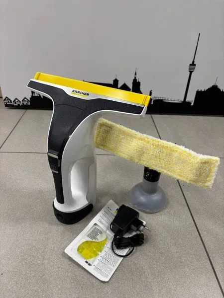 Стеклоочиститель Karcher WV 6 Plus (нетоварный вид упаковки, вмятина на корпусе пульверизатора)
