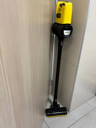 Аккумуляторный вертикальный пылесос Karcher VC 4 Cordless MyHome (б/у, нет кронштейна, ЗУ)