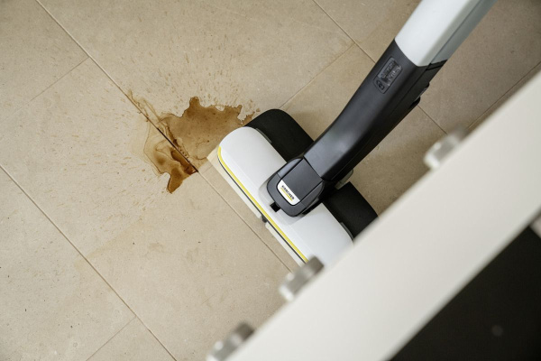 Аппарат для влажной уборки пола Karcher FC 4-4 Battery Set