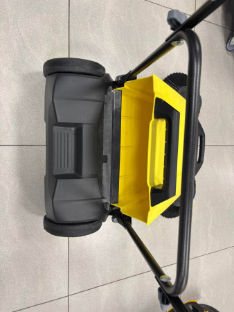 Подметальная машина Karcher S 4 Twin (мелкие потертости на корпусе, помята коробка)