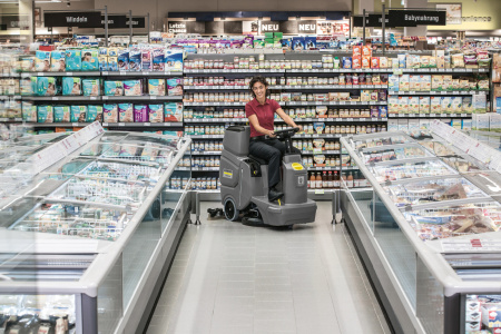 Поломоечная машина с сиденьем для водителя Karcher BD 50/70 R Classic