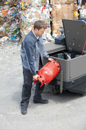 Подметально-всасывающая машина Karcher KM 130/300 R LPG