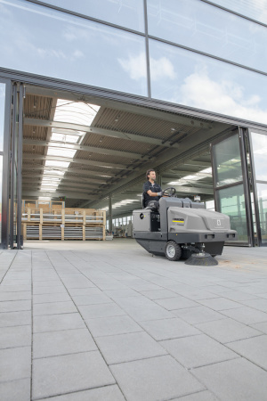 Подметально-всасывающая машина Karcher KM 120/250 R D Classic