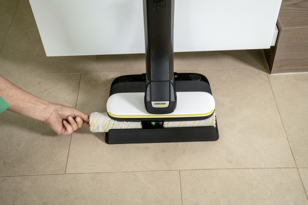 Аппарат для влажной уборки пола Karcher FC 4-4 Battery Set