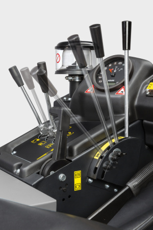 Подметально-всасывающая машина Karcher KM 120/250 R D Classic