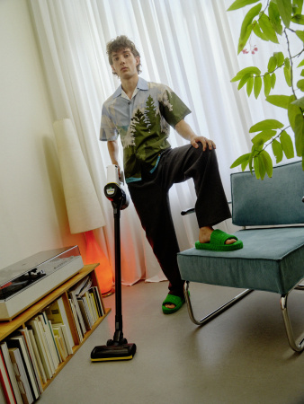 Аккумуляторный вертикальный пылесос Karcher VC 4 Cordless MyHome Pet