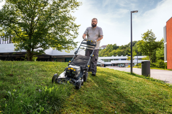Аккумуляторная газонокосилка Karcher LM 530/36 Bp Pack *EU Аккумуляторная газонокосилка Karcher LM 530/36 Bp Pack *EU