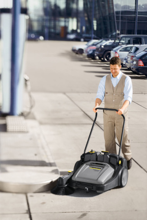 Подметальная машина Karcher KM 70/30 C Bp Pack Подметальная машина Karcher KM 70/30 C Bp Pack