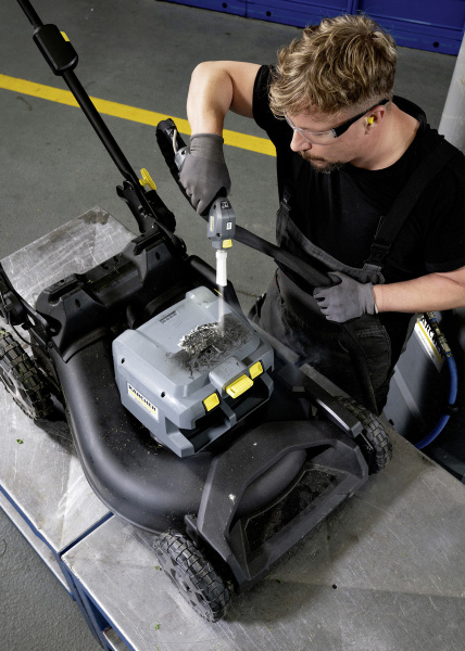 Аппарат для очистки сухим льдом со встроенным генератором сухого льда Karcher IB 10/8 L2P Аппарат для очистки сухим льдом со встроенным генератором сухого льда Karcher IB 10/8 L2P