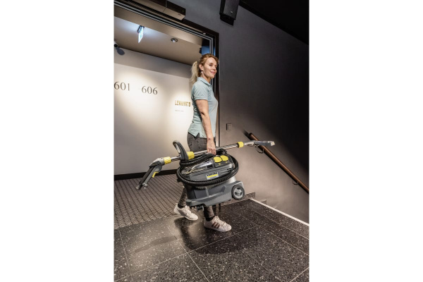Аппарат для чистки ковров Karcher Puzzi 8/1 Аппарат для чистки ковров Karcher Puzzi 8/1