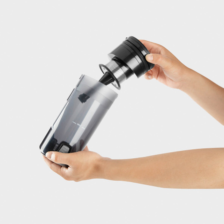 Аккумуляторный вертикальный пылесос Karcher VC 4S Cordless Plus Аккумуляторный вертикальный пылесос Karcher VC 4S Cordless Plus