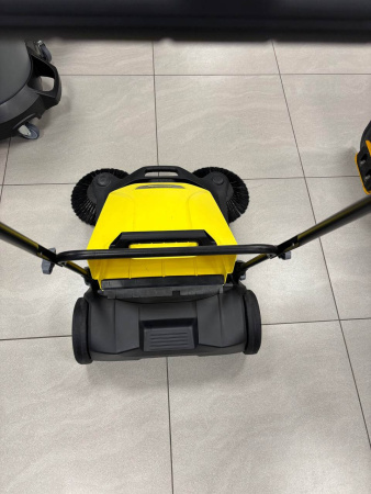 Подметальная машина Karcher S 4 Twin (мелкие потертости на корпусе, помята коробка)