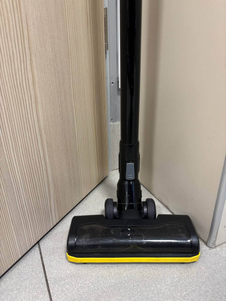 Аккумуляторный вертикальный пылесос Karcher VC 4 Cordless MyHome (б/у, нет кронштейна, ЗУ)