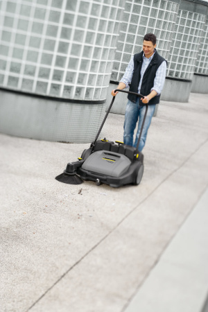 Подметальная машина Karcher KM 70/30 C Bp Pack Подметальная машина Karcher KM 70/30 C Bp Pack