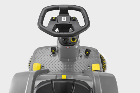 Подметально-всасывающая машина с сиденьем для водителя Karcher KM 85/50 R Bp