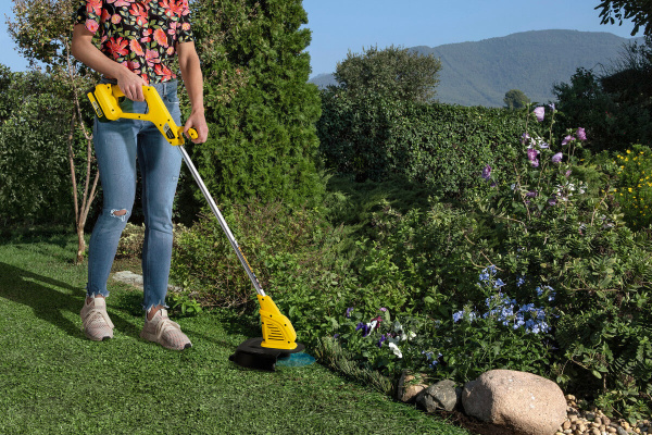 Аккумуляторный триммер Karcher LTR 18-25 Batery Set Аккумуляторный триммер Karcher LTR 18-25 Batery Set