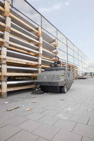 Подметально-всасывающая машина Karcher KM 120/250 R D Classic