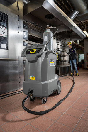 Аппарат для очистки сухим льдом со встроенным генератором сухого льда Karcher IB 10/8 L2P