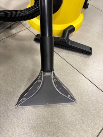 Пылесос моющий Karcher SE 4 (2 шт. в полном комплекте, небольшиие царапины, в 3 шт. остутвуют элементы комплектации)