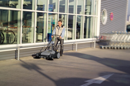 Подметальная машина Karcher KM 70/15 C 2SB с двумя боковыми щетками Подметальная машина Karcher KM 70/15 C 2SB с двумя боковыми щетками